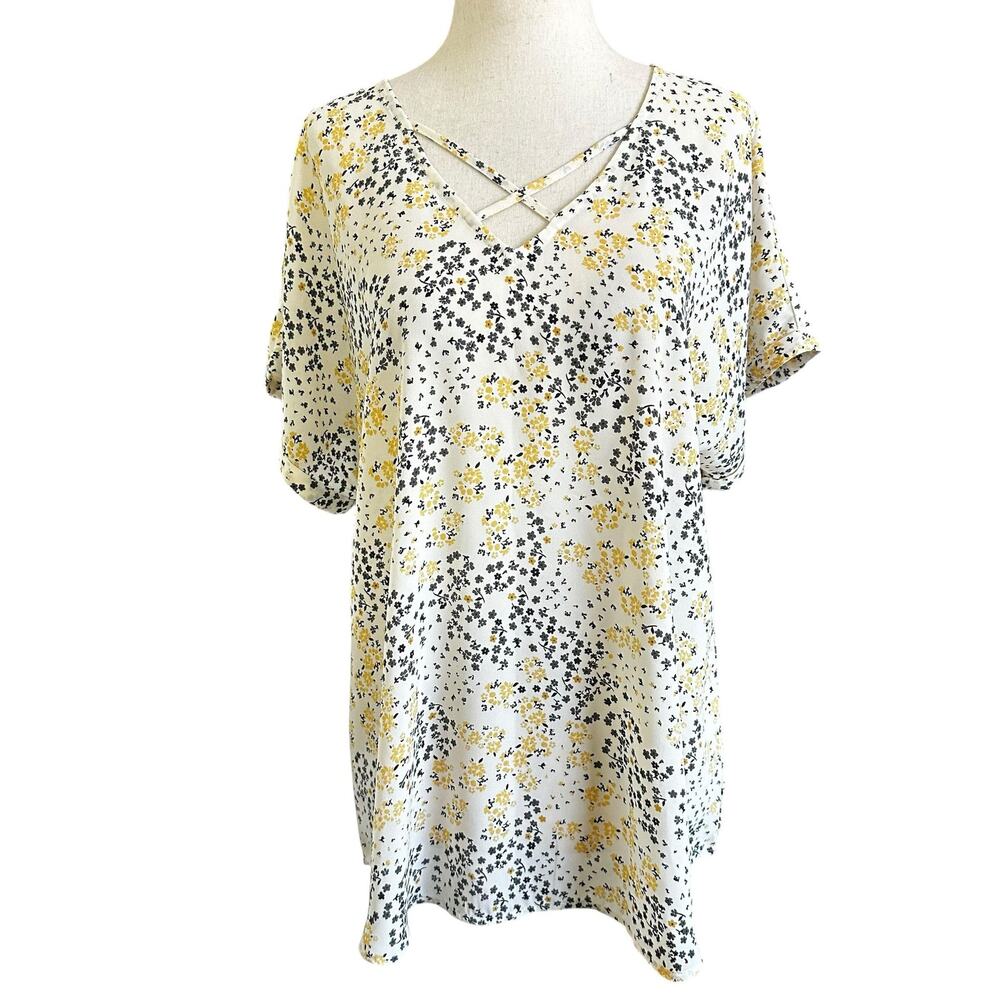 57-16 Maurices Multicolor Sheer Unlined Floral Blouse Women Top Size Large